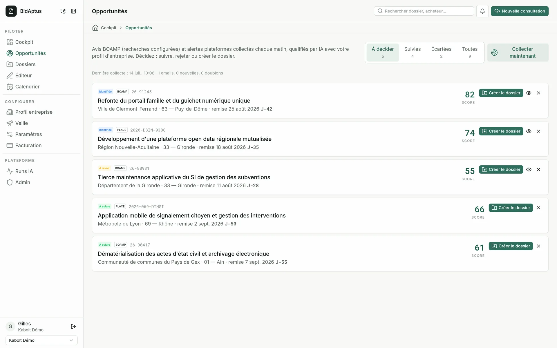 La page Opportunités : avis de marché scorés par IA, boutons créer le dossier, suivre ou rejeter